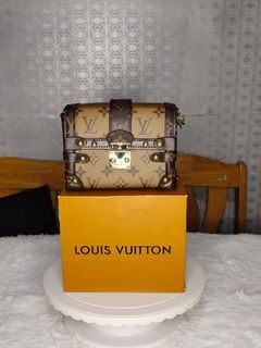 Used Louis Vuitton LV Vertical Box Trunk, 名牌, 手袋及銀包- Carousell