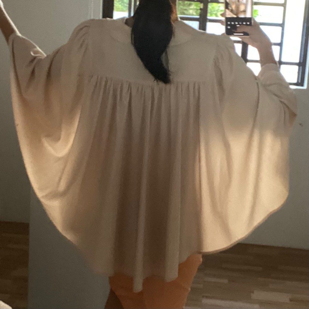 Lovely Royce Cape Sleeves Blouse (Category: Blouses) located in Rizal. Submitted by sann13 (Listing ID 1247840780, Image 2). Description: - For ₱500 only! - Size: S-M - Seller’s fave! premium quality and will keep if unable to sell - Perfect for: Smart casual, formal events, church attires, etc. - Issues: None - RFS: Decluttering - MOP: GCash only - Shipping: Lalamove or J&T.