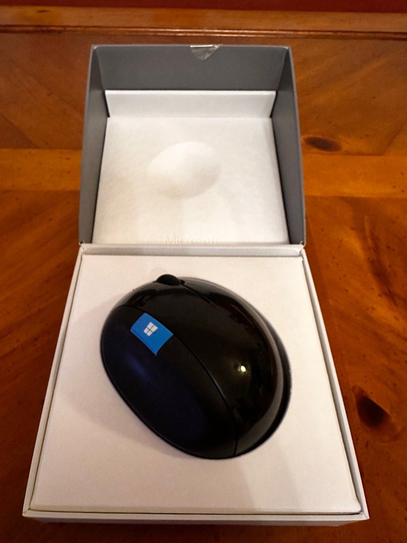 Microsoft Sculpt Ergonomic Mouse, 電腦&科技, 電腦周邊及配件, 電腦滑鼠及相關產品 Carousell