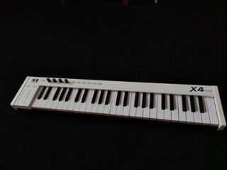 Midiplus X4 midi鍵盤
