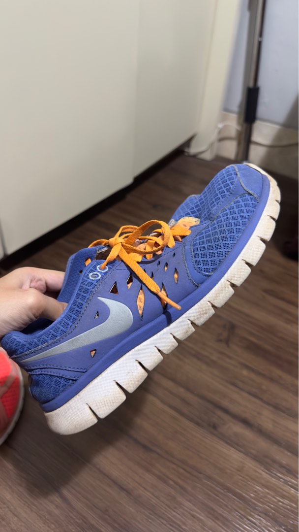 trendy blue nike shoes