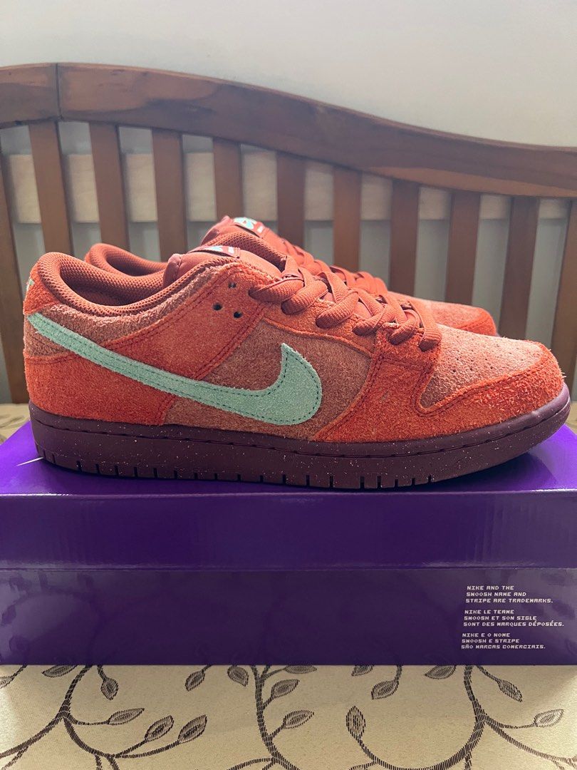 Nike SB dunk low Mystic red
