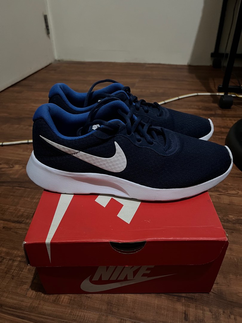 Nike tanjun size 9.5 with box navy blue Men s Fashion Footwear