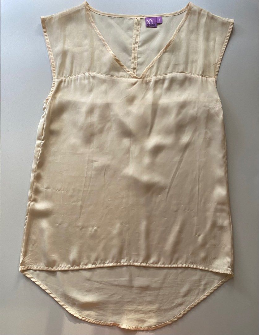 NY Square Sheer Sleeveless Top (Category: Blouses) located in Rizal. Submitted by sann13 (Listing ID 1247838757, Image 2). Description: - For ₱180 only! - Size: S - High-quality! - Perfect for: Smart casual, formal attires, etc. - Issues: None - RFS: Decluttering; barely worn - MOP: GCash only - Shipping: Lalamove or J&T.