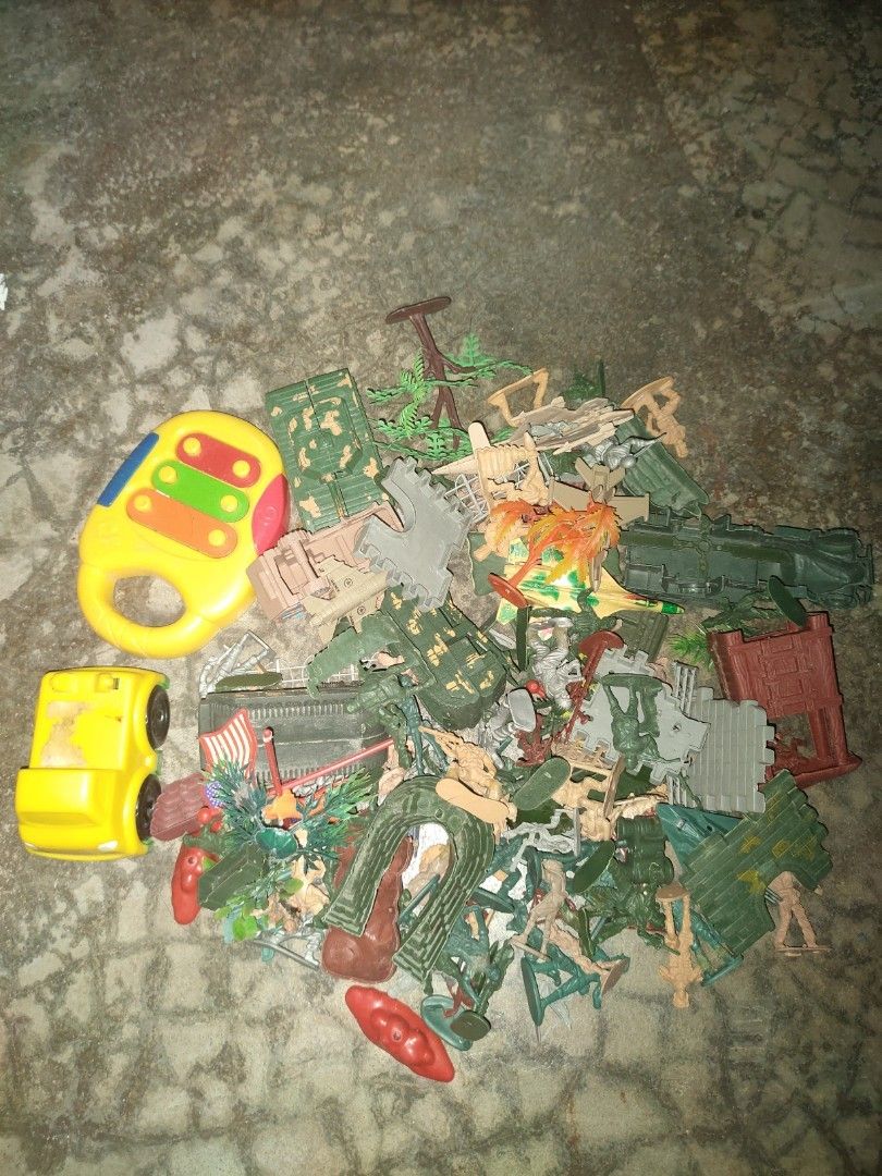Old toy soldiers from year 1999 plus FREE rare Tesco toys as bonus