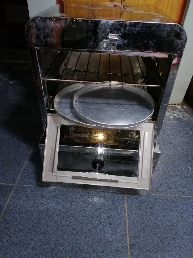 Pizza oven (manual LPG) (Category: Ovens & Toasters) located in San Pedro. Submitted by all_gooditems (Listing ID 1247738996, Image 1). Description: Pizza Oven LPG w/ free pizza tray and Single burner stove.