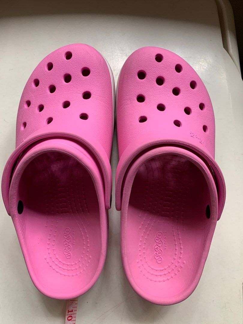 Junior size sales 2 crocs