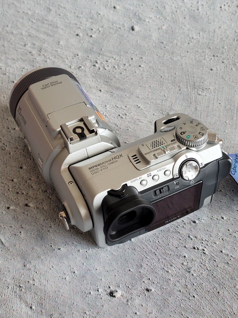Rare SONY Legendary CyberShot DSCF717 Articulated [Super HAD CCD