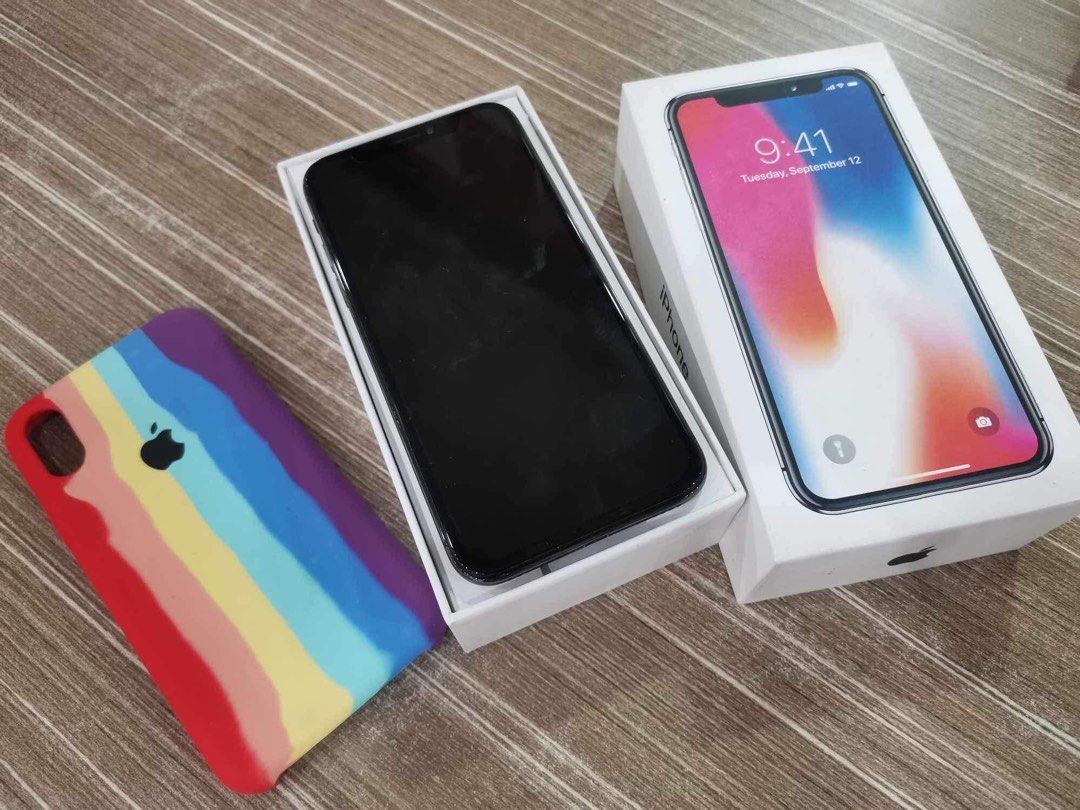 RUSH! iPhone X 64gb (Category: iPhone X Series) located in Mandaluyong City. Submitted by aliaxmadi (Listing ID 1247897369, Image 2). Description: RUSH PO‼️ Truetone & face id lang po issue other than that working napo🥰 sobrang smooth and ganda po ng camm malinaww ios 16.6 already 76% bh makinis (like new) Mandaluyong location.