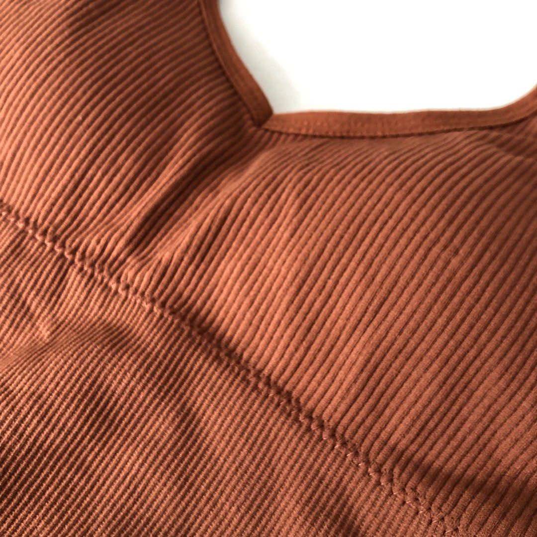 rust halter women top (Category: Sleeveless) located in Taguig. Submitted by unfeigned (Listing ID 1247860986, Image 1). Description: price is firm^^ fits xs - s nice stretchy fabric! it comes with removable pads .