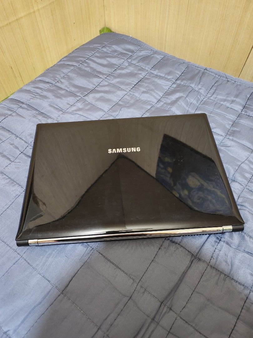 Samsung Laptop on Carousell