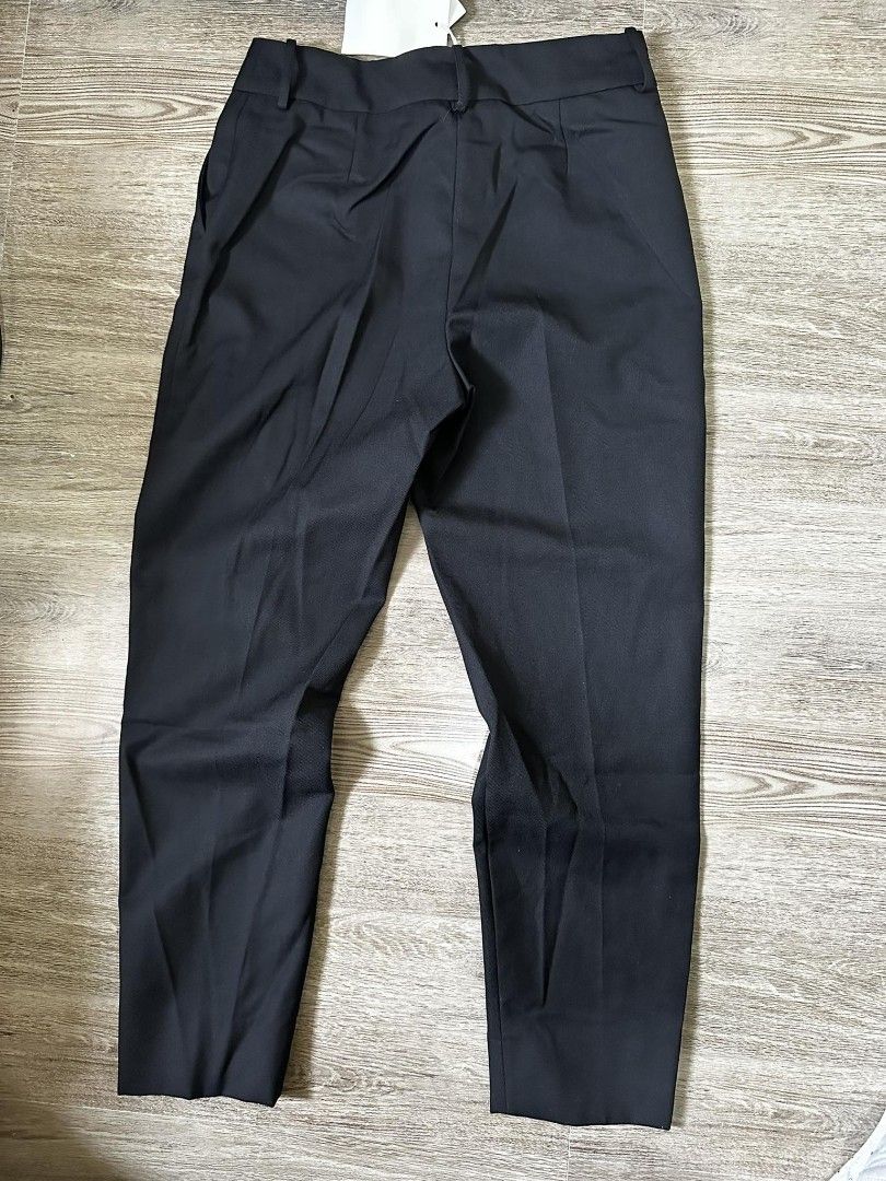 Sezane Gustavo Pantalon Noir Slacks (Category: Other Bottoms) located in Iloilo. Submitted by jordan1187 (Listing ID 1247733273, Image 3). Description: Sezane Gustavo Pantalon Noir Slacks Type Brand new No issue with Tag Color: Black size: Medium Actual Waist: 30 actual Length: 38.5 With Waist Belt Hook Authentic 2,500 plus ship Dm.