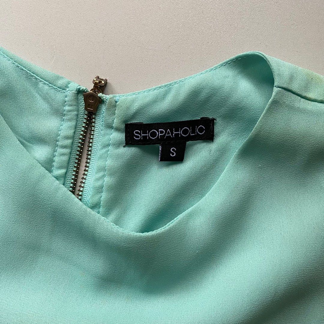 Shopaholic Sleeveless Teal Top (Category: Sleeveless) located in Rizal. Submitted by sann13 (Listing ID 1247840451, Image 3). Description: - For ₱175 only! - Size: S - Perfect for: Casual galas, formal events, dinner dates, etc. - Issues: Small stains - RFS: Decluttering - MOP: GCash only - Shipping: Lalamove or J&T.