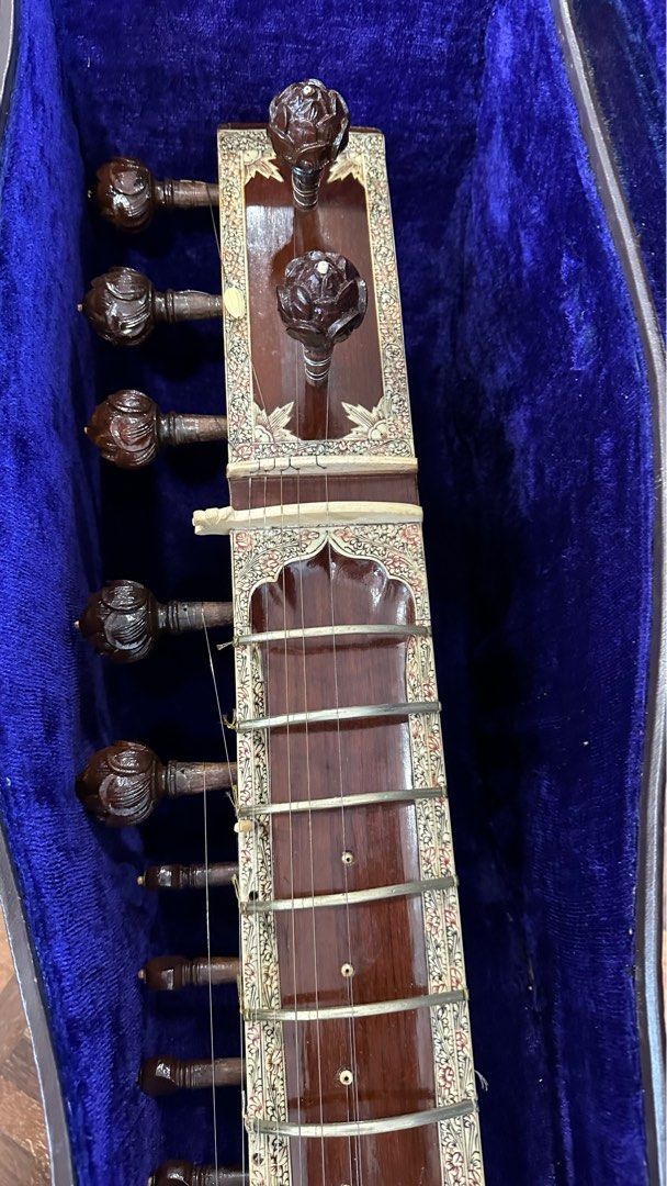 Sitar for Sale with Leather Case, Hobbies & Toys, Music & Media