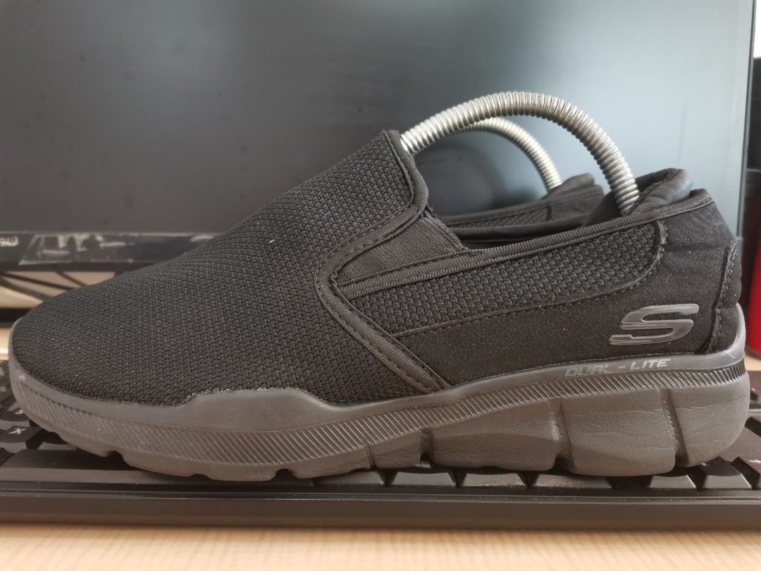 Skechers dual lite store