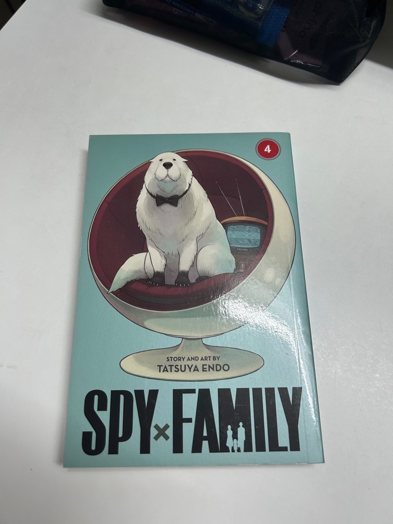 spy x family manga volume 4, Hobbies & Toys, Books & Magazines, Comics