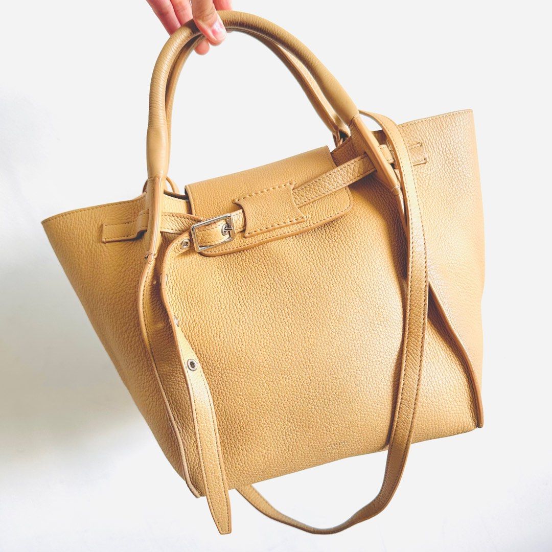 Medium big bag hotsell in supple grained calfskin