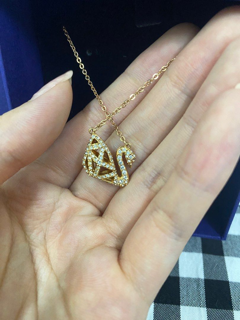 Swarovski facet outlet swan necklace