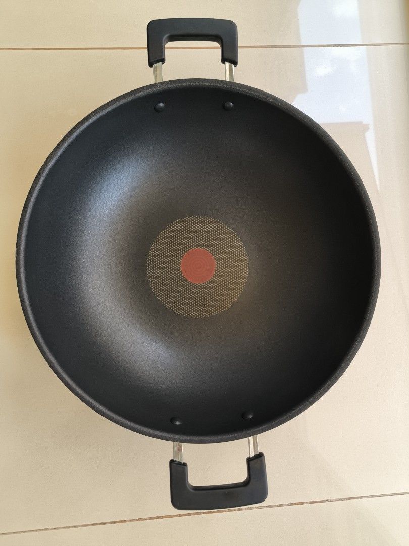Tefal 36cm non stick Chinese wok, Furniture & Home Living, Kitchenware