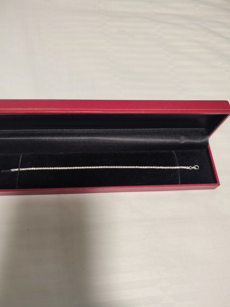 Tennis diamond gold bracelet (Category: Bracelets) located in Baguio. Submitted by yourpickandstyle (Listing ID 1247762568, Image 1). Description: my own preloved item very white dia no visibla paminta bought this t auction for 58k now selling very low 14k 7.5 inches long...