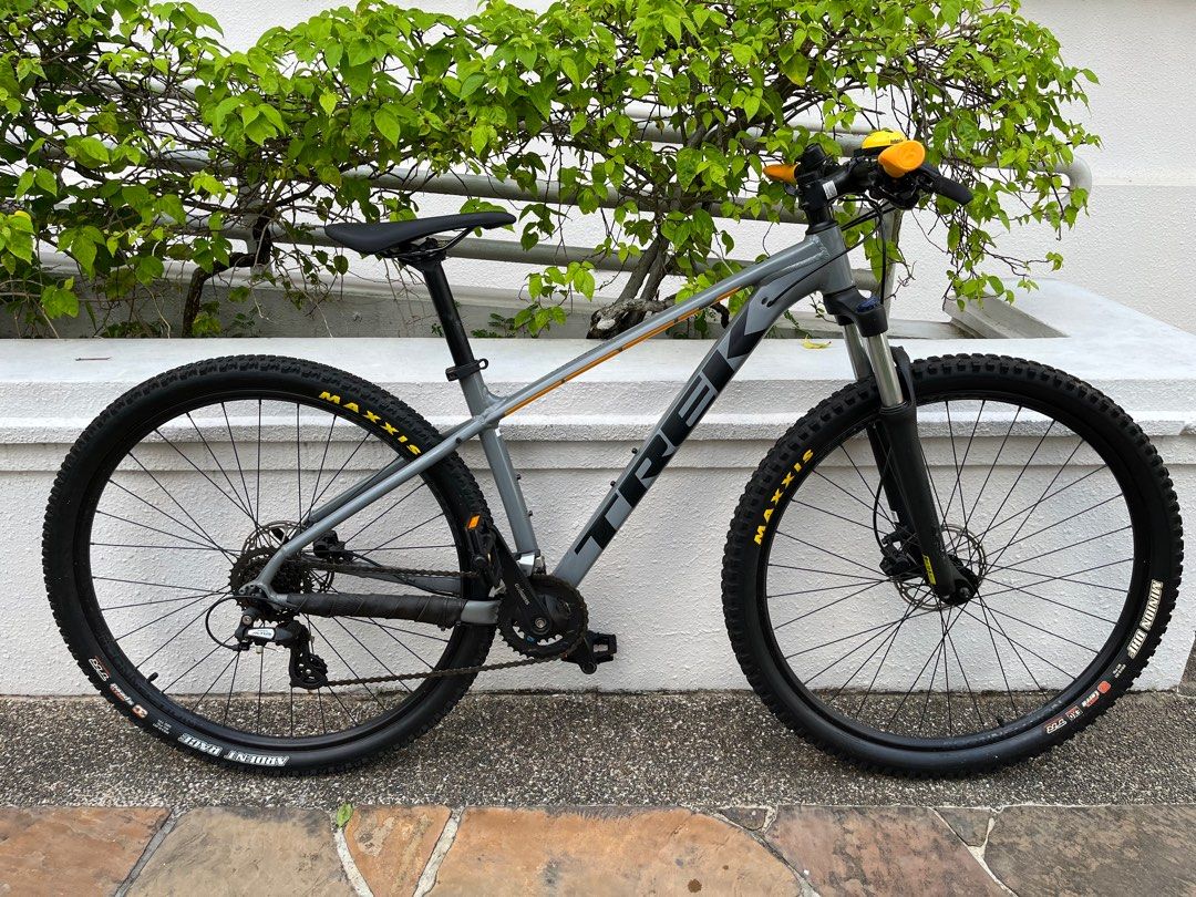 Trek marlin 6 grey and orange deals