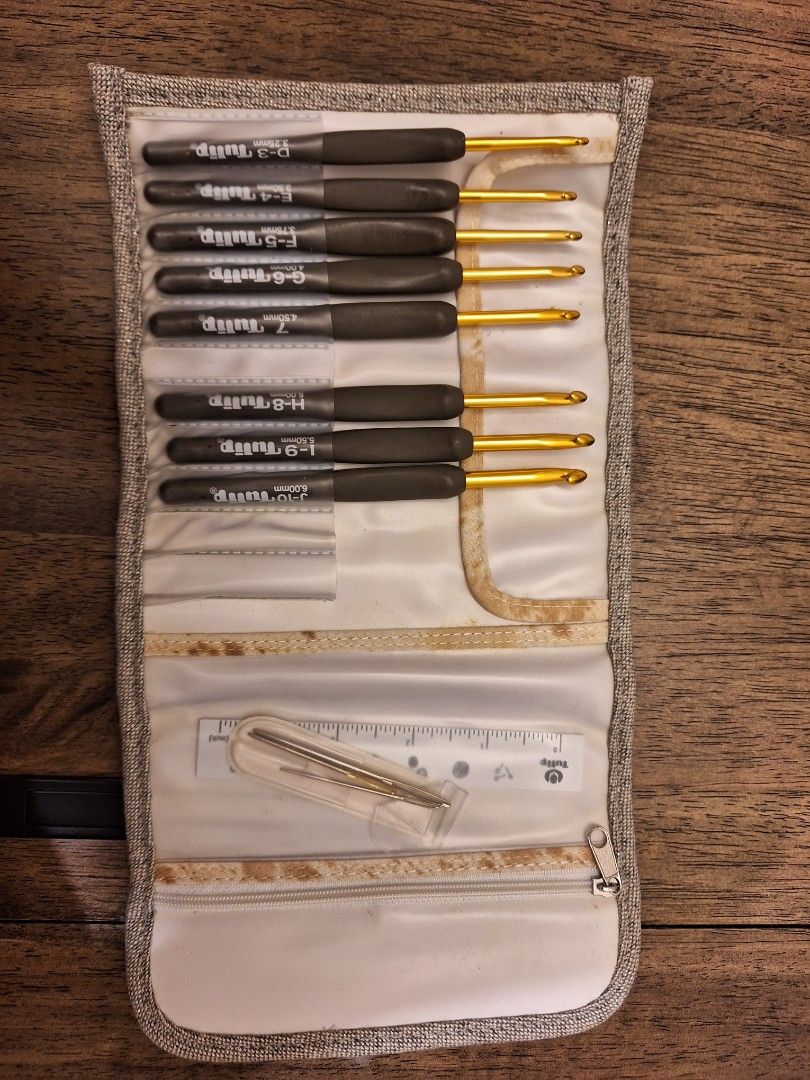 Tulip Crochet Hooks, Hobbies & Toys, Stationery & Craft, Craft Supplies
