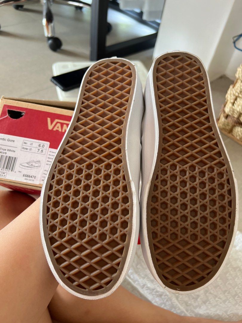 Vans authentic 2025 gore studs white