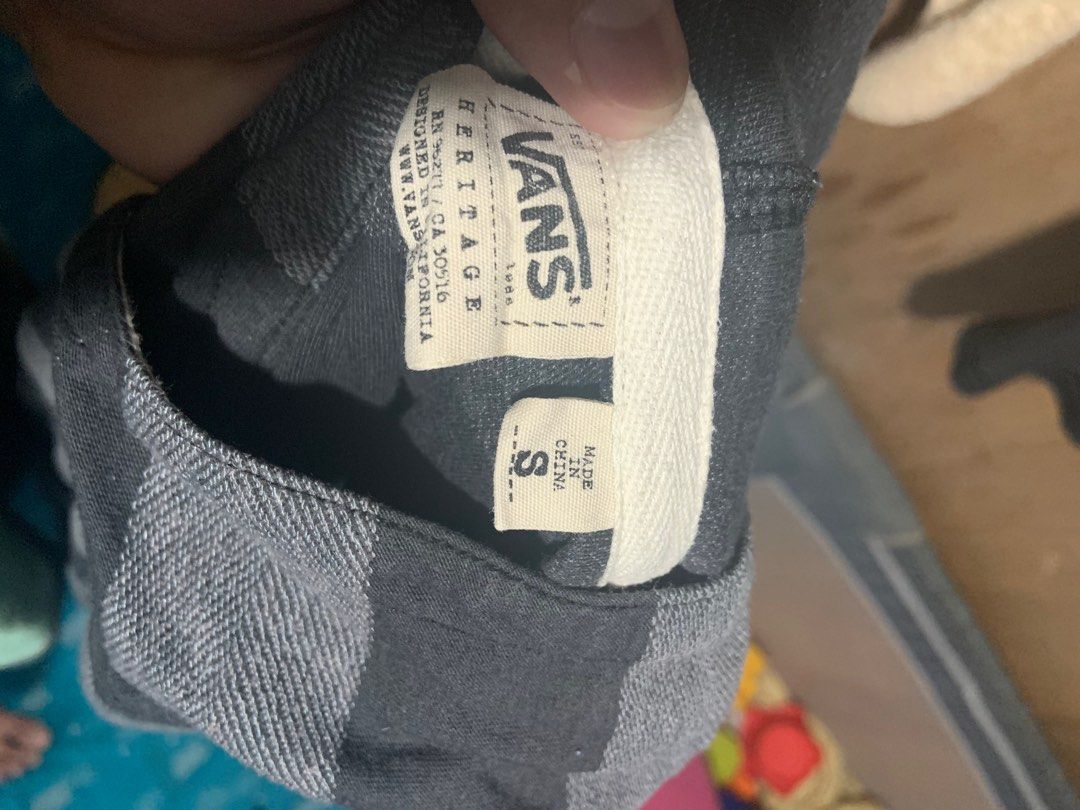 Vans 'Heritage Hoodie' (Category: Coats, Jackets and Outerwear) located in Taguig. Submitted by tandocirishjane (Listing ID 1247845453, Image 2). Description: Vans Stripe Hoodie 19x25 (Small to Med) Color 9/10 No issue RVCA Crewneck 19x25 (Small) Color 10/10 No issue (Original color or design yung fade) 800 for 2 Free Ship sa malapit tru JnT .