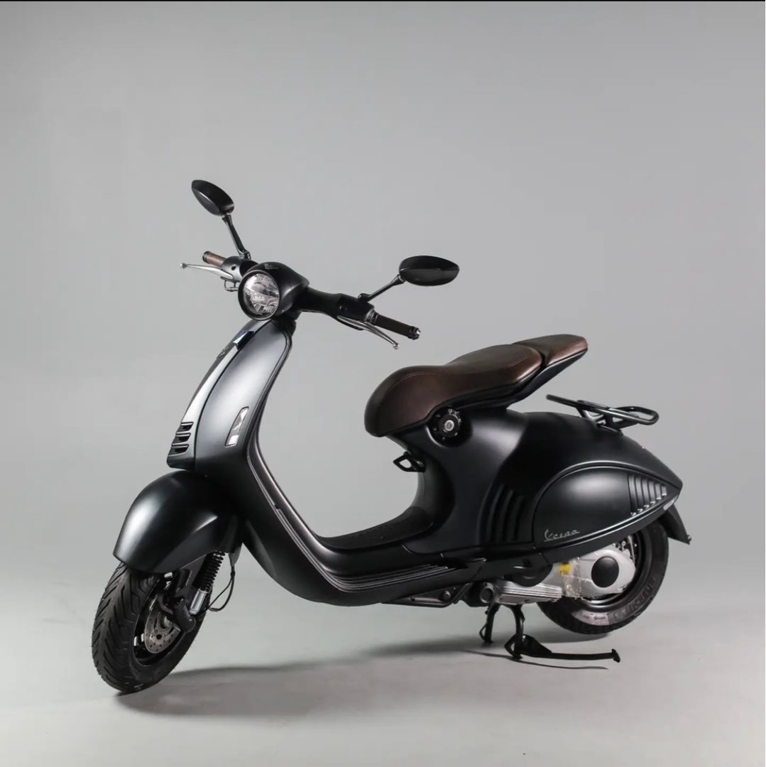 Vespa 946 Emporio Armani (Used) Low Mileage – Vespa Planet