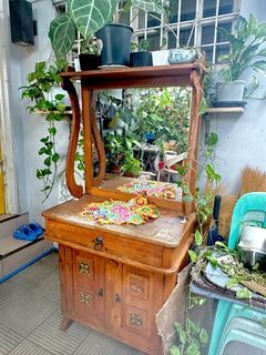 Vintage Vanity Table with Mirror