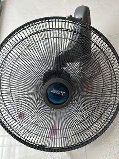 (Category: ) located in . Submitted by sanzo71 (Listing ID 1247779509, Image 1). Description: .