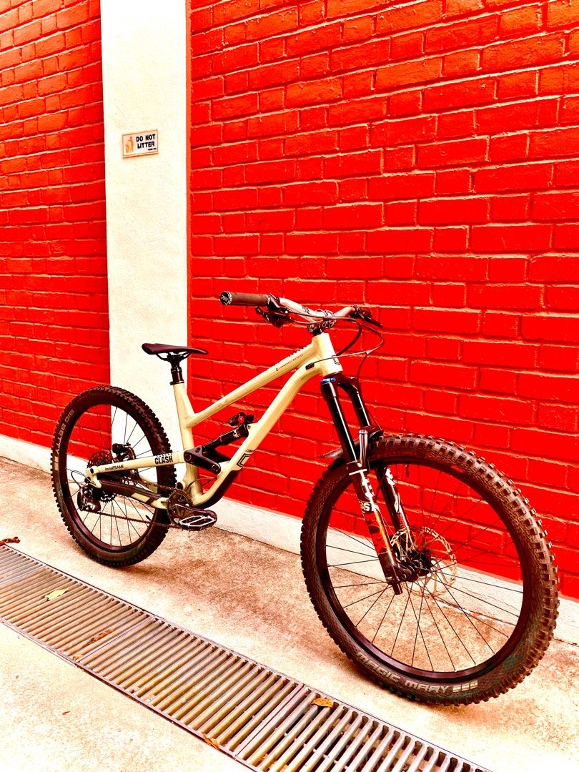Commencal clearance clash essential