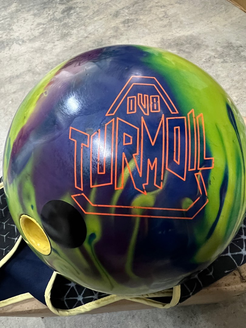 12lb reactive bowling ball with roller bag one ball, Sports Equipment