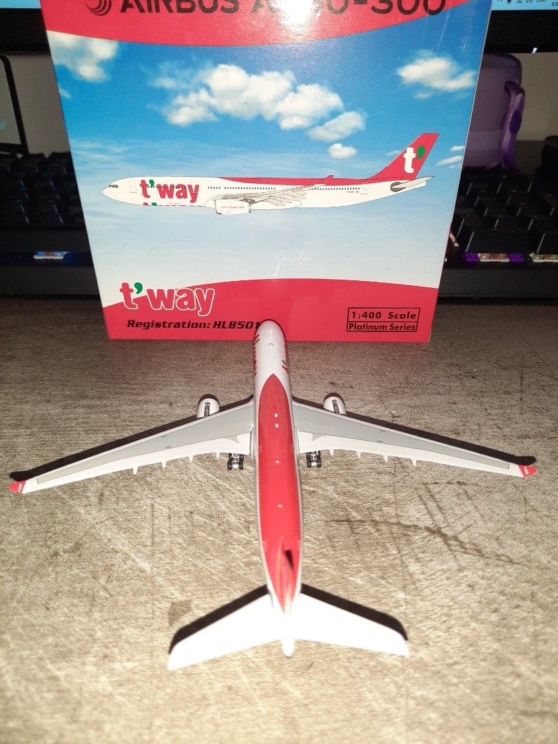 1/400 scale Phoenix Model T'Way A330-300, Hobbies & Toys, Toys