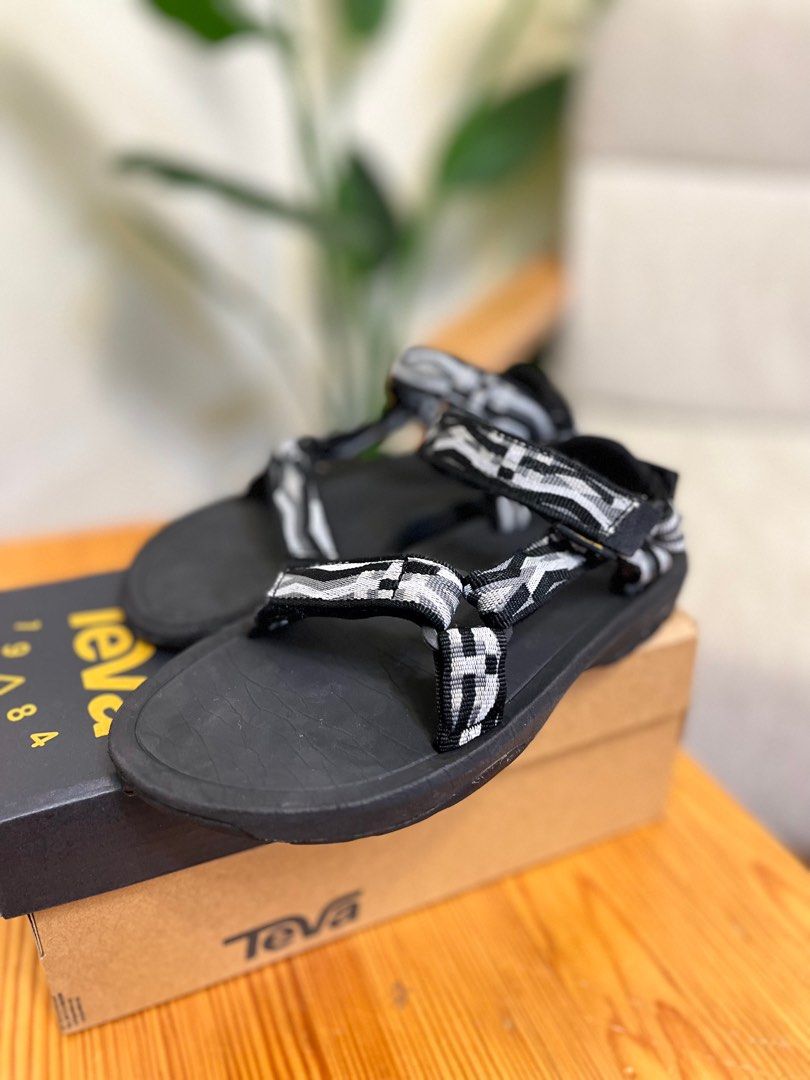 Teva best sale size 14