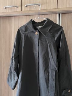 鐵灰色風衣外套