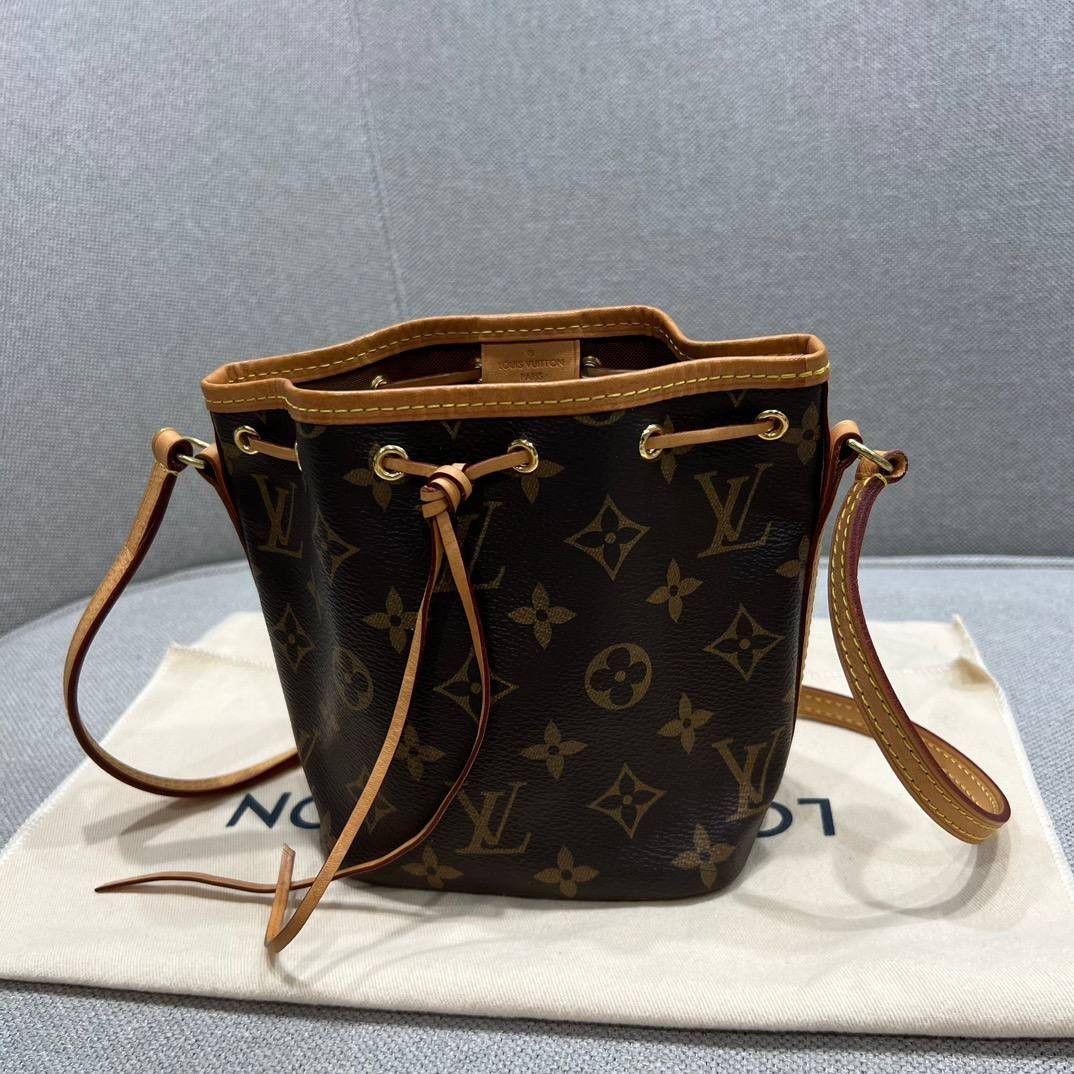 Like new authentic Louis Vuitton LV monogram Noe BB bucket bag, Luxury, Bags  & Wallets on Carousell