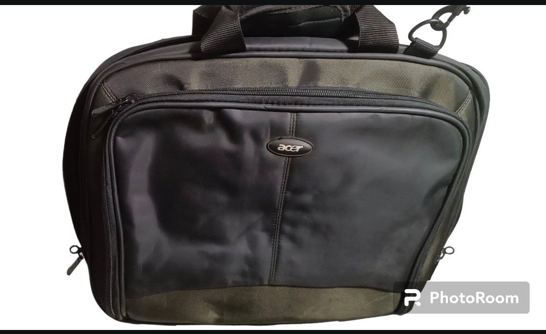 Acer Laptop Bag (Category: Laptop Bags & Sleeves) located in Makati City. Submitted by inxsstuff (Listing ID 1248004008, Image 2). Description: In good condition; never used. Two-tone - black and army green Ideal for 14-inch laptop. 2 sleeves internal sleeves and 2 external pockets. With strap for trolley handle attachment. Payment thru Gcash or BPI..