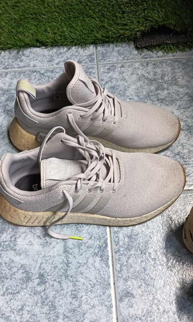 Nmd r2 beige/pink/vapor hot sale grey/vapor grey/tech earth