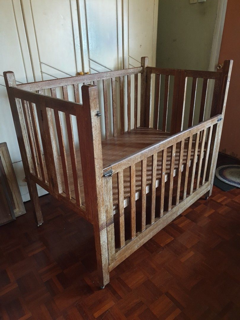 Old top wooden cot