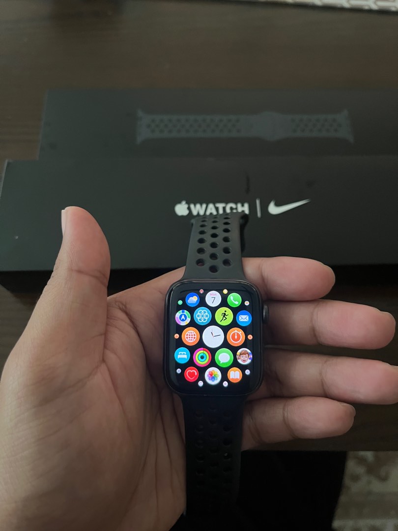 Watch se nike discount 44