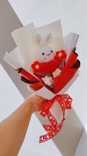 Assorted bouquets in red/white theme