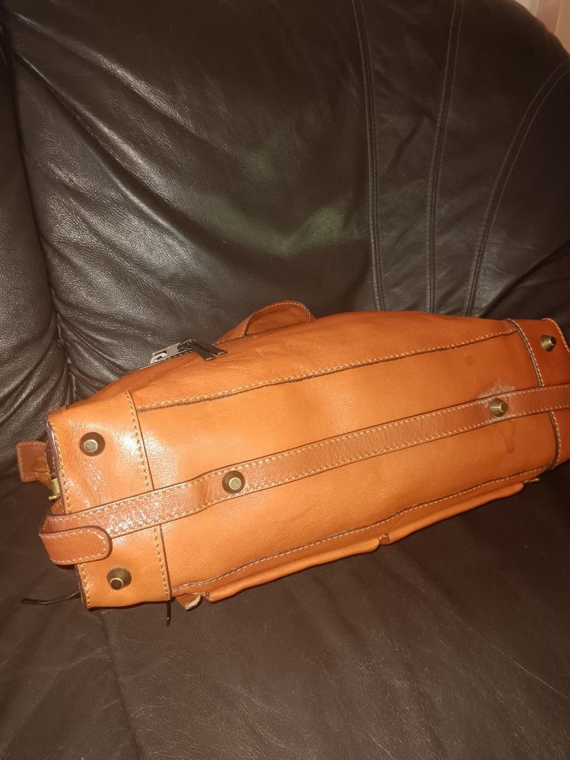 Authentic Chloe handbag (Category: Luxury Bags & Wallets) located in Tabuk. Submitted by yzzabellepardillo30.1 (Listing ID 1248094964, Image 3). Description: authentic Chloe good as new flawless medium size.