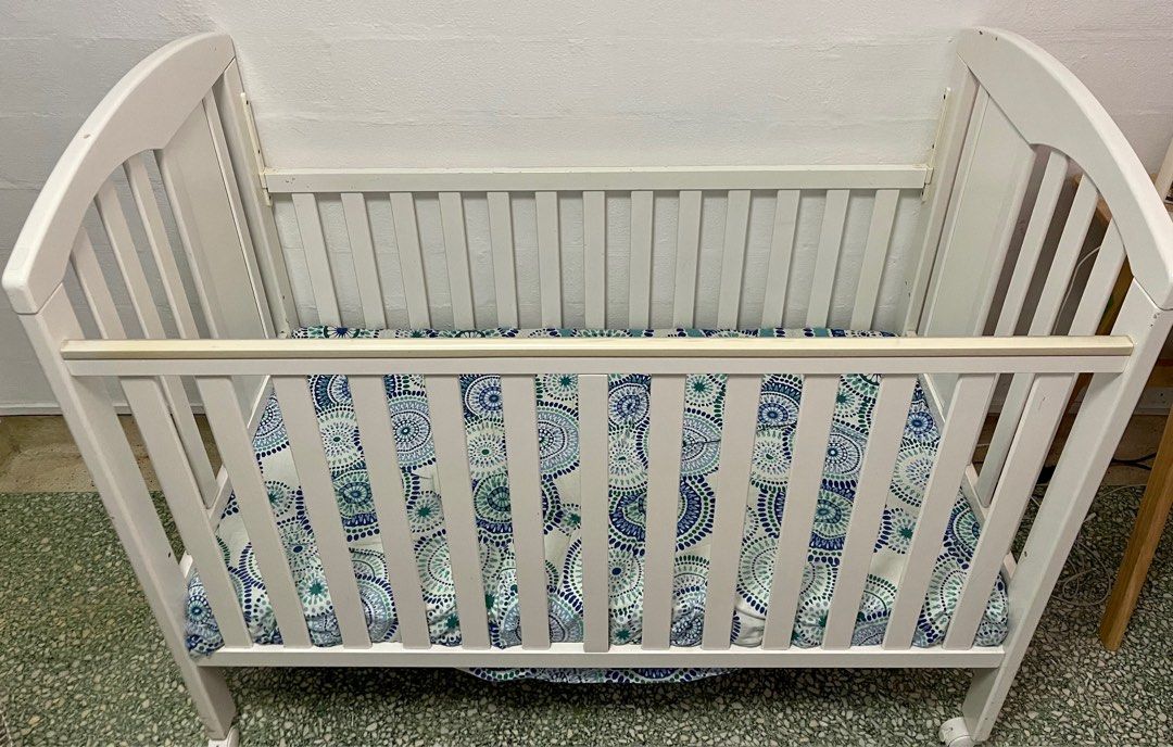 Baby crib, Babies & Kids, Baby Nursery & Kids Furniture, Cots & Cribs