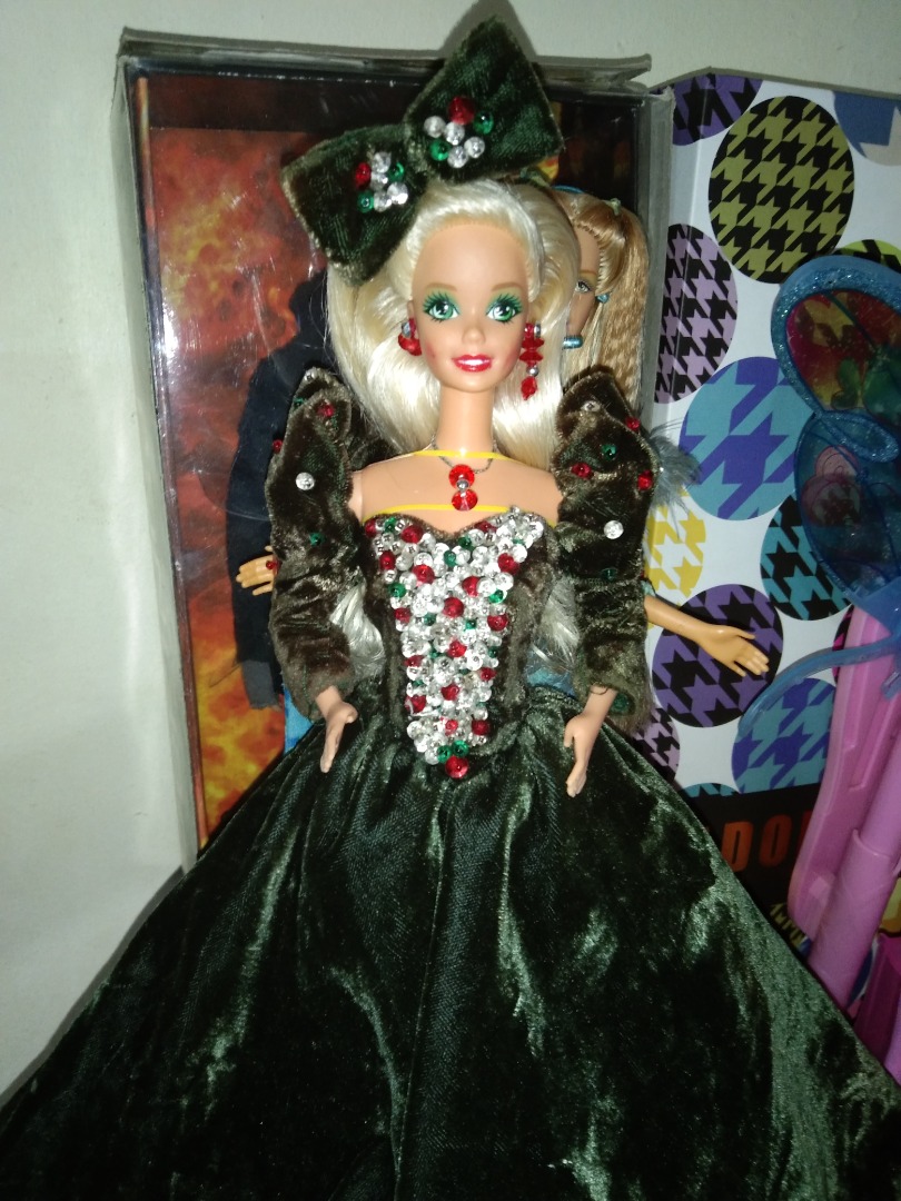 Barbie holiday dolls 1991 on Carousell