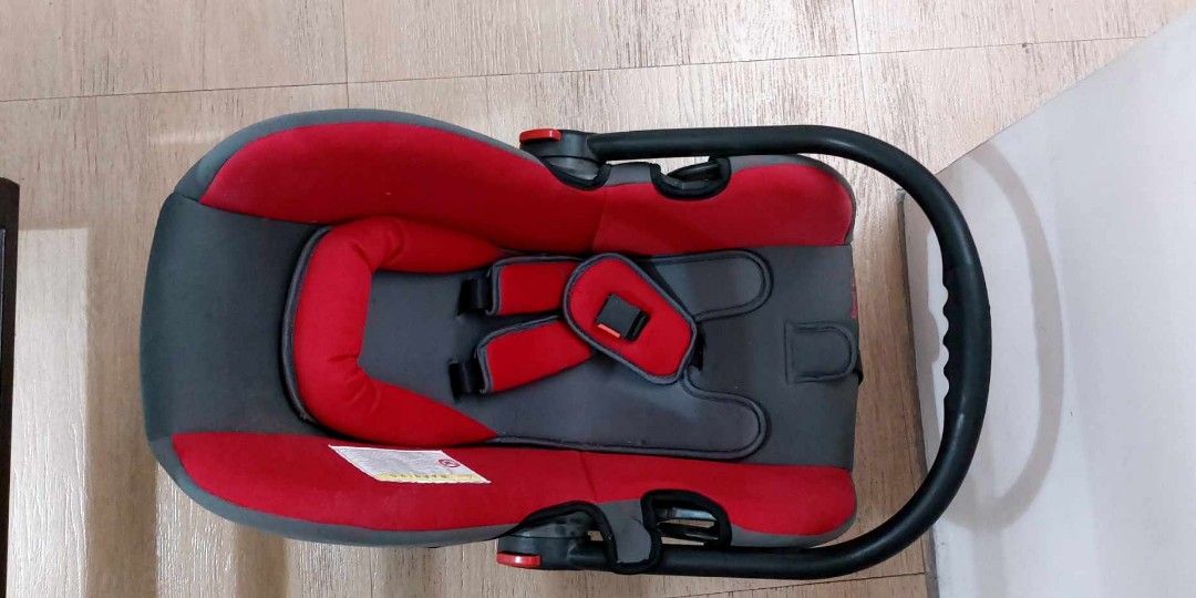 Best deal!!! (Category: Car Seats) located in Makati City. Submitted by stargazer2016 (Listing ID 1247905767, Image 3). Description: like new condition can see from pictures. sells for 3k outside. doubles as carrier and car seat.