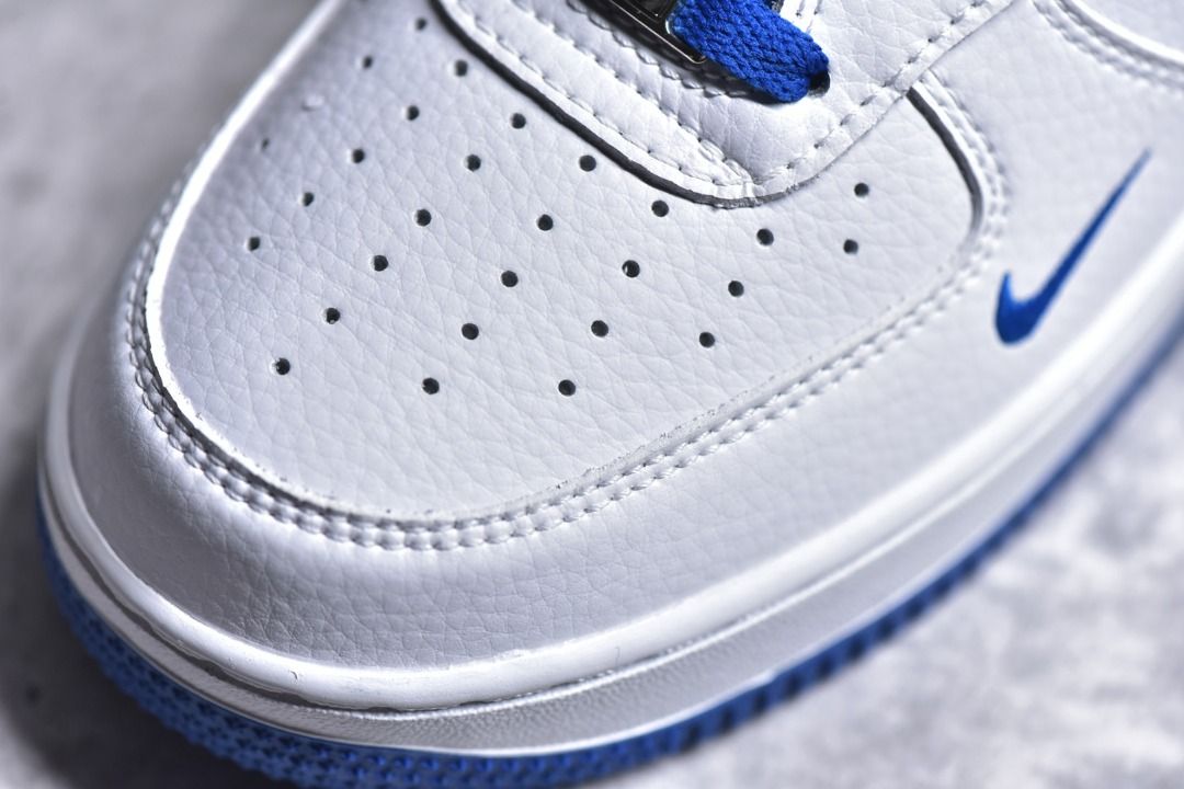 Nike air force 1 07 discount blue and white
