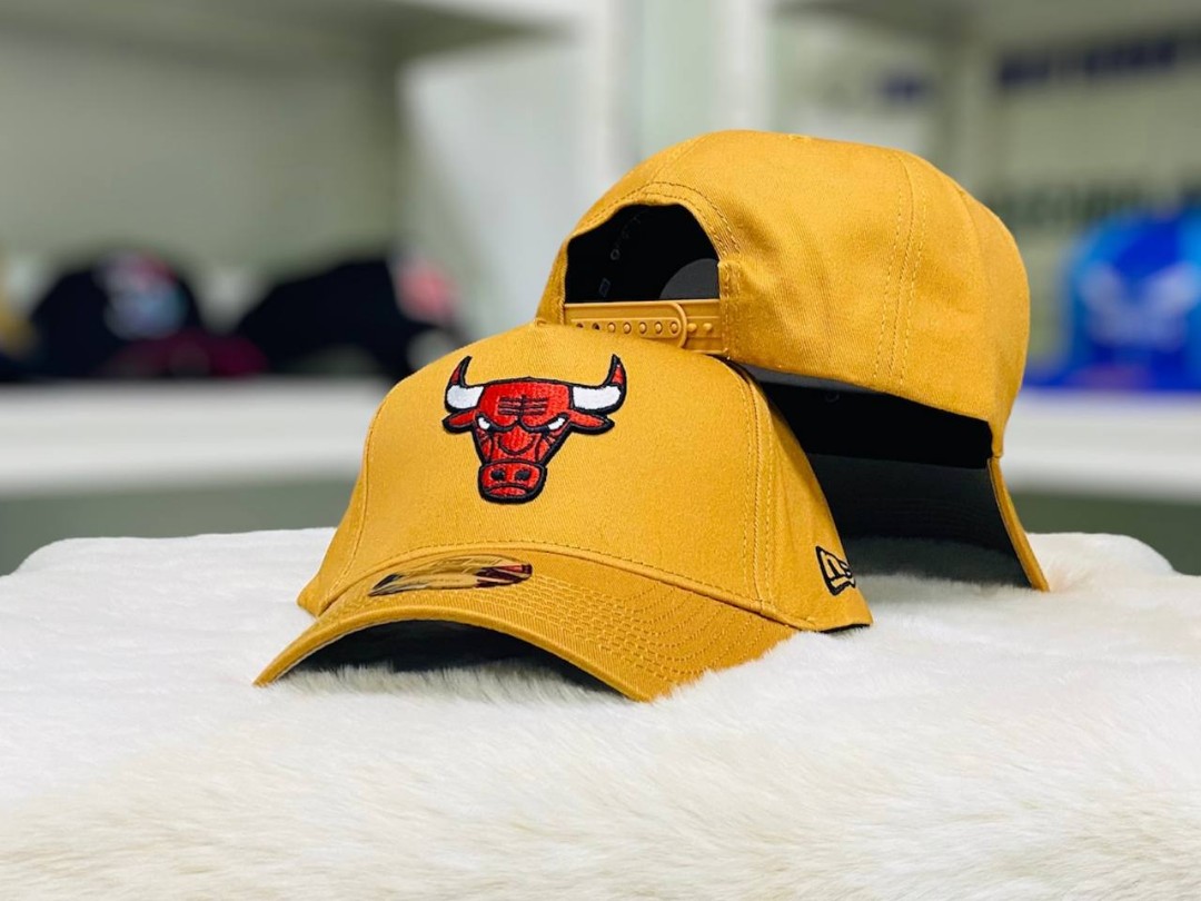 New Era Chicago Bulls NBA Black & Yellow 9FIFTY Snapback Hat in Black/Yellow/Yellow