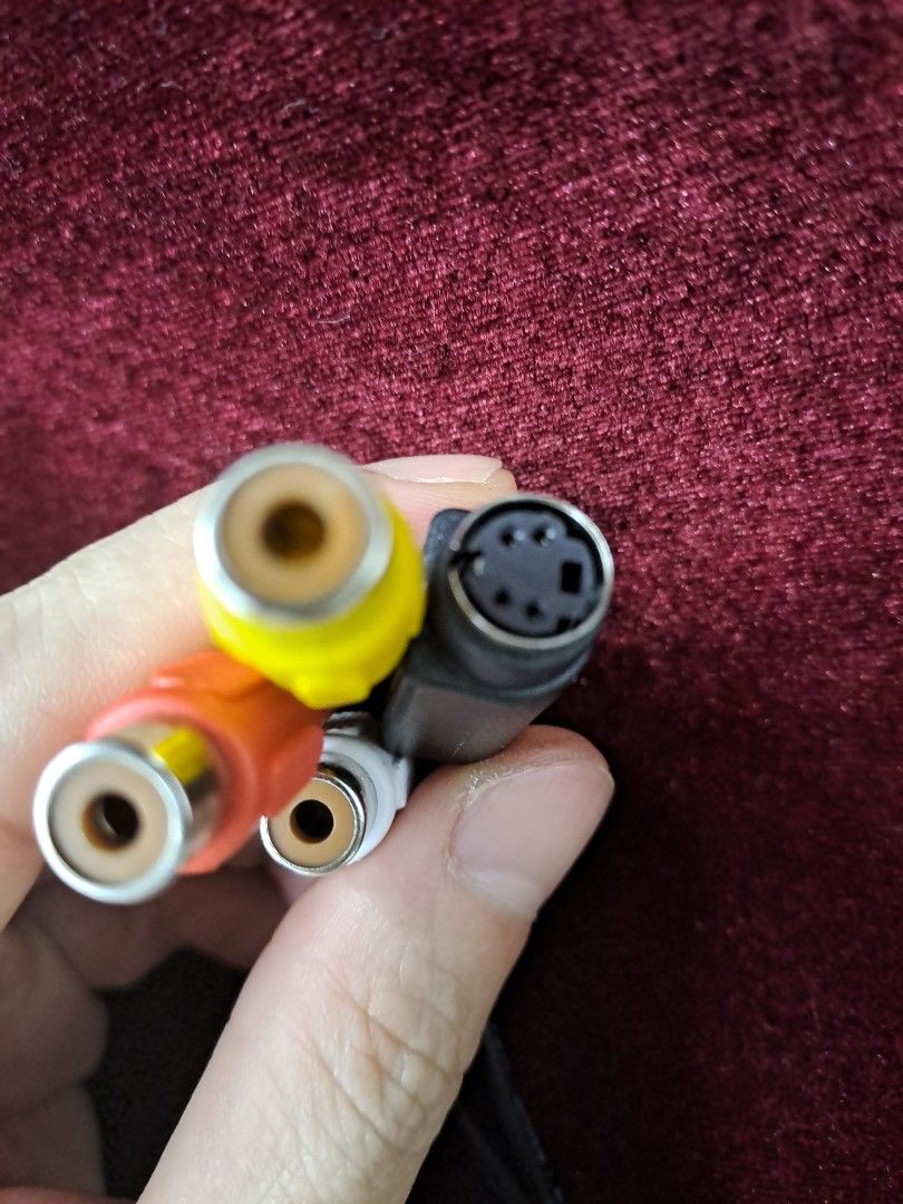 Cable (Category: Voice Recorders) located in Singapore. Submitted by leon0021 (Listing ID 1248003713, Image 3). Description: .
