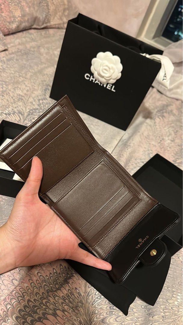 Chanel CLASSIC SMALL FLAP WALLET AP0231 Y01295 C3906 金扣有單有盒, 名牌, 手袋及銀包-  Carousell